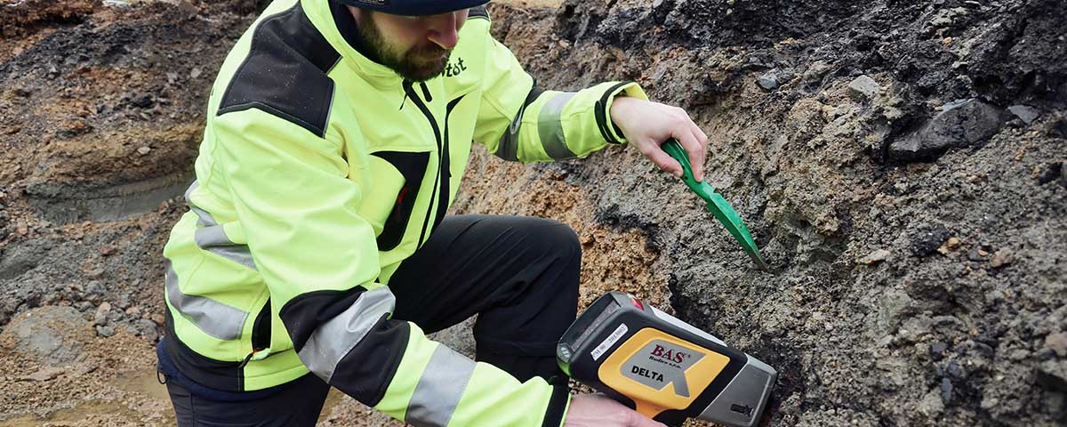 Terénní měření pomocí přenosného spektrometru na bázi RTG fluorescence v jednotlivých odtěžených vrstvách